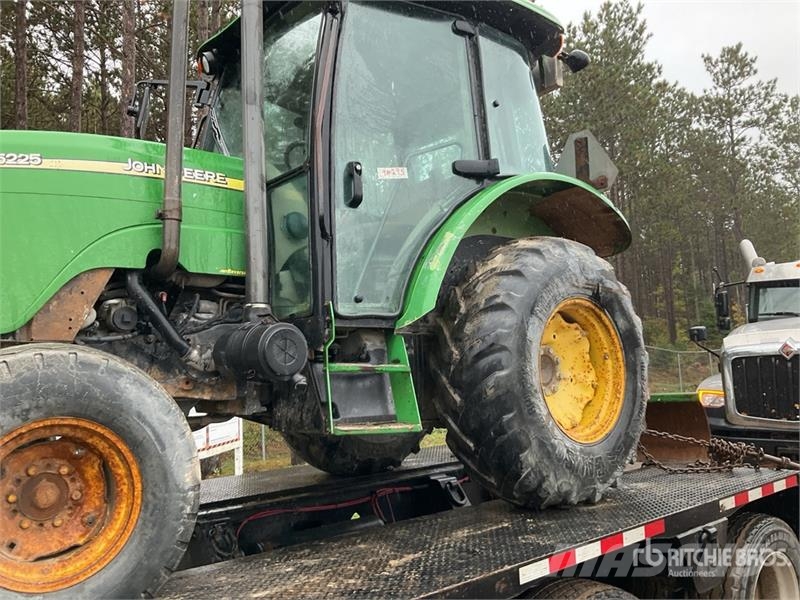 John Deere 5225 كاسحات داخلية