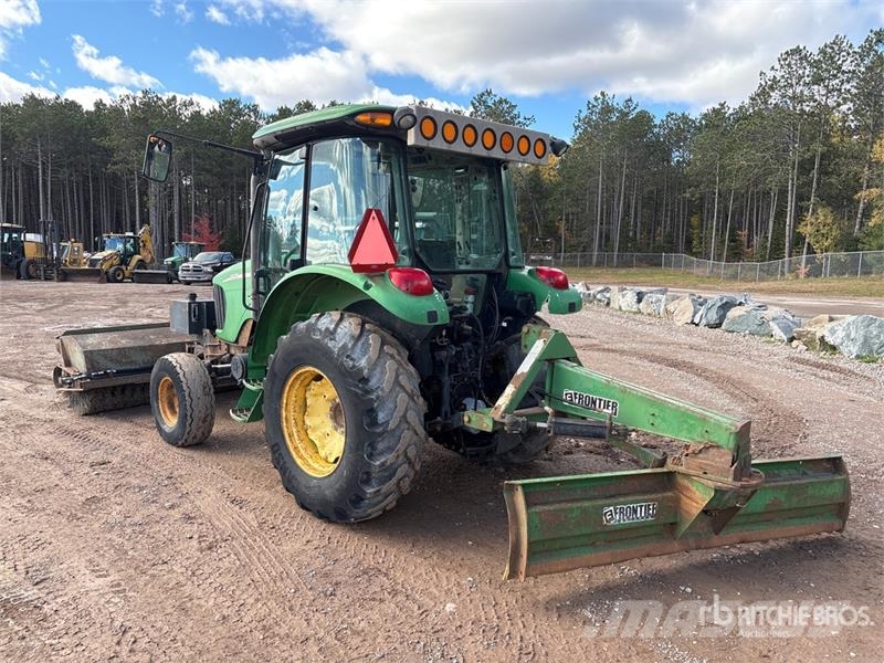 John Deere 5225 Внутрішні підмітальні машини