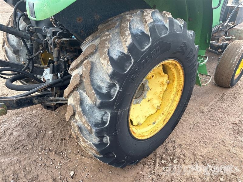 John Deere 5225 Внутрішні підмітальні машини