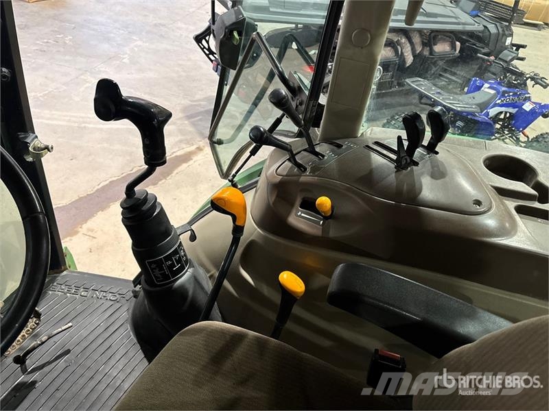 John Deere 5225 Внутрішні підмітальні машини