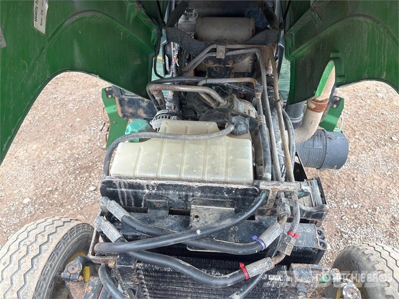 John Deere 5225 2WD Utility Tractor Compact tractors