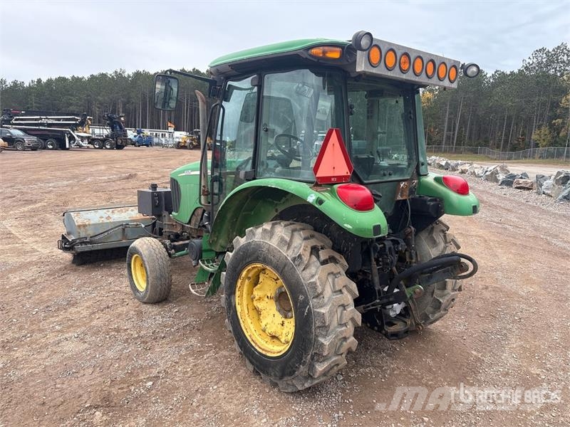 John Deere 5225 2WD Utility Tractor Compact tractors