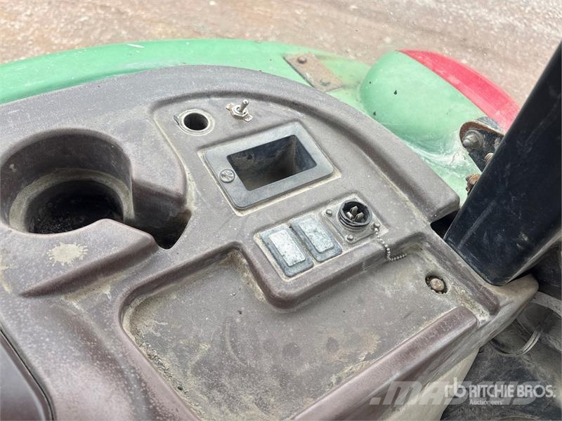 John Deere 5225 2WD Utility Tractor Compact tractors