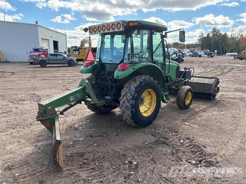 John Deere 5225 2WD Utility Tractor Tractores compactos