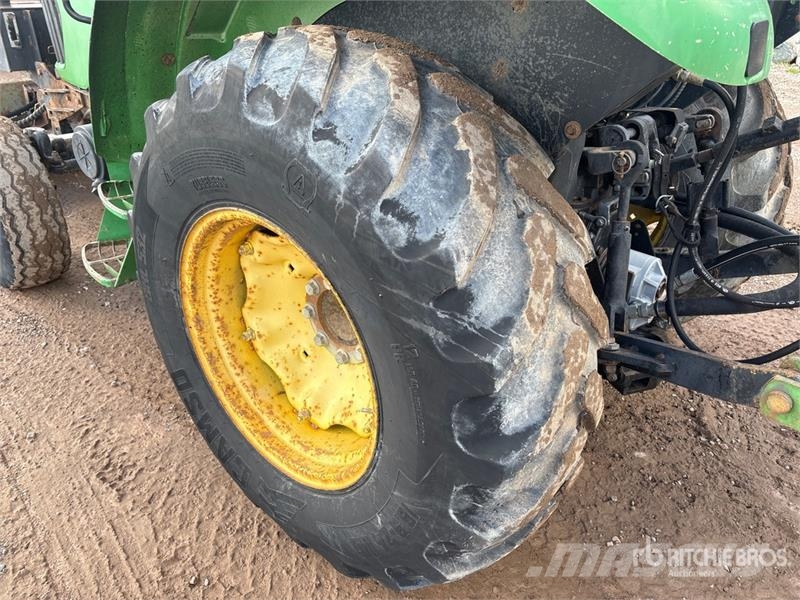 John Deere 5225 2WD Utility Tractor Tractores compactos