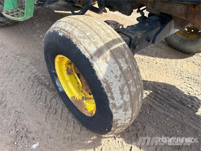 John Deere 5225 2WD Utility Tractor Tractores compactos