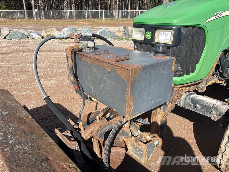 John Deere 5225 2WD Utility Tractor Tractores compactos