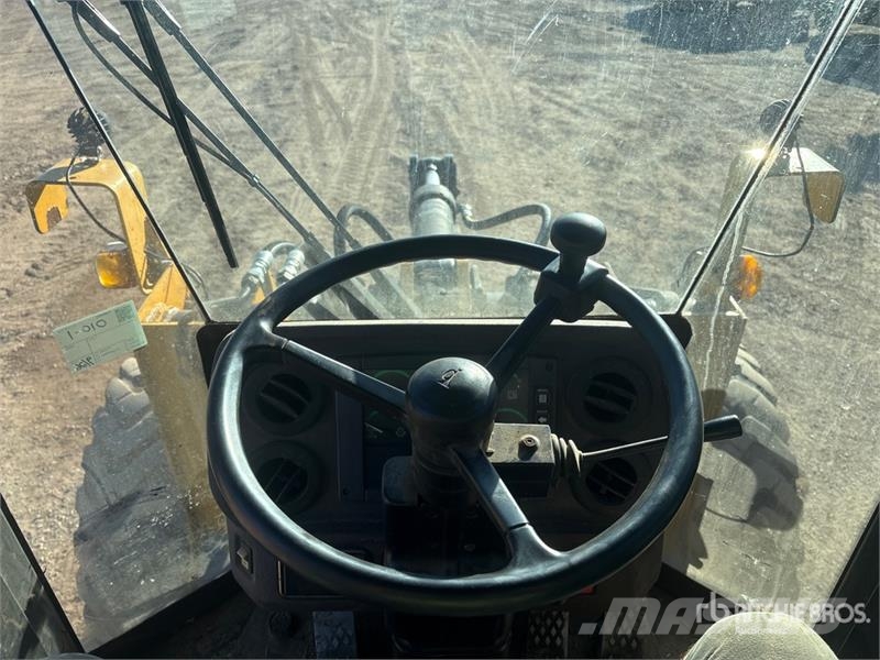 John Deere 544J Wheel Loader Фронтальні навантажувачі