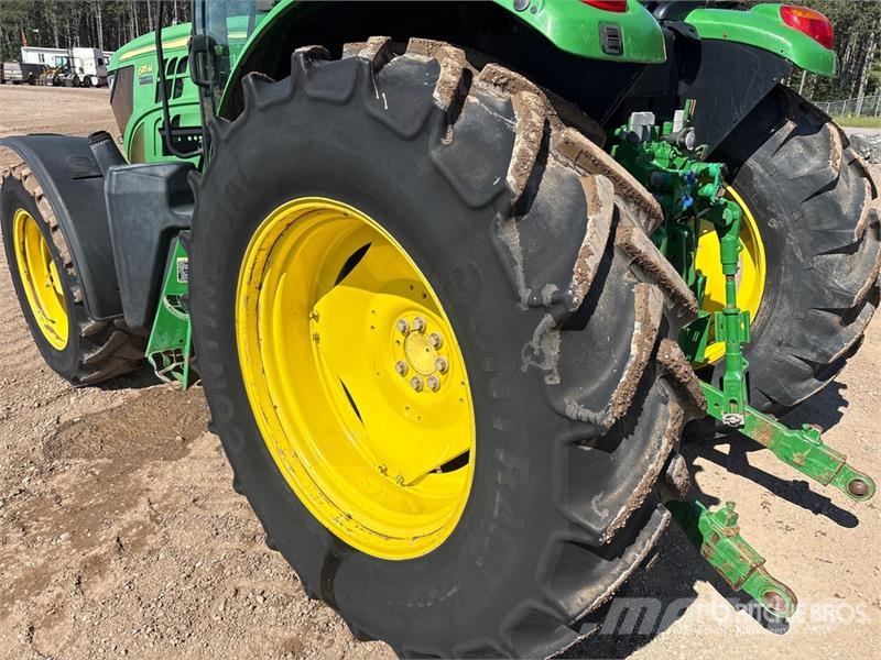 John Deere 6115M Трактори