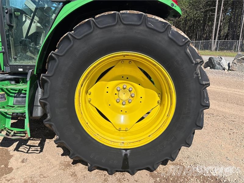 John Deere 6115M Трактори