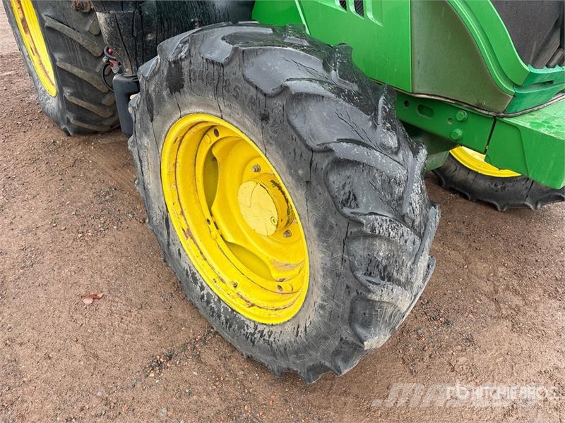 John Deere 6120M 4WD Tractor (Inoperable) 曳引機