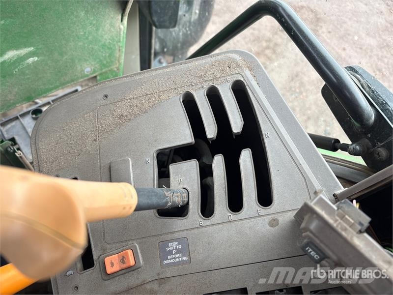 John Deere 6120M 4WD Tractor (Inoperable) 曳引機
