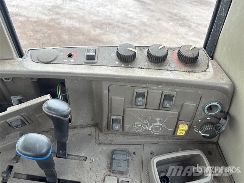 John Deere 6120M 4WD Tractor (Inoperable) 曳引機