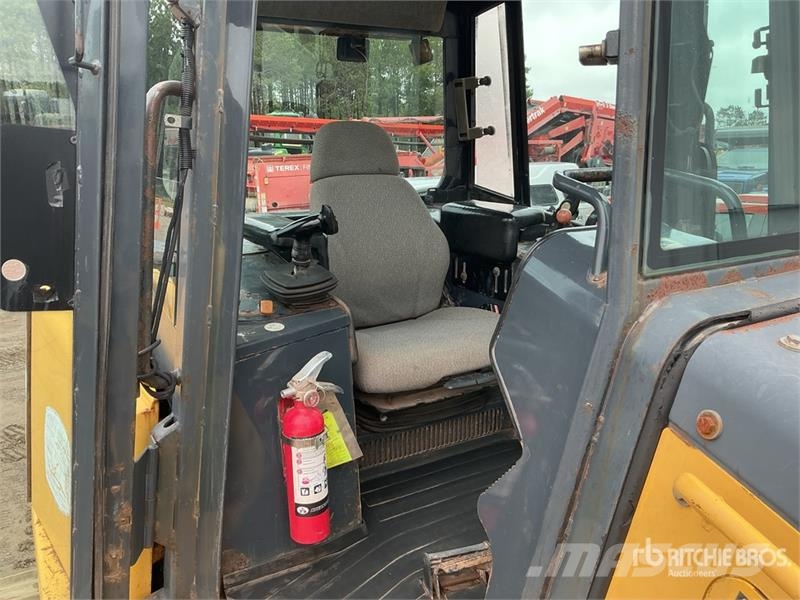 John Deere 750J Crawler Dozer بلدوزرات مجنزرة