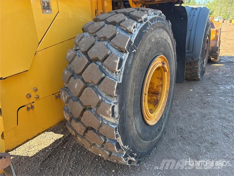 John Deere 824K Wheel Loader Kolové nakladače