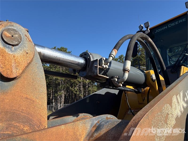 John Deere 824K Wheel Loader Kolové nakladače