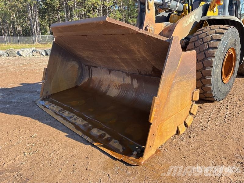 John Deere 824K Wheel Loader Kolové nakladače