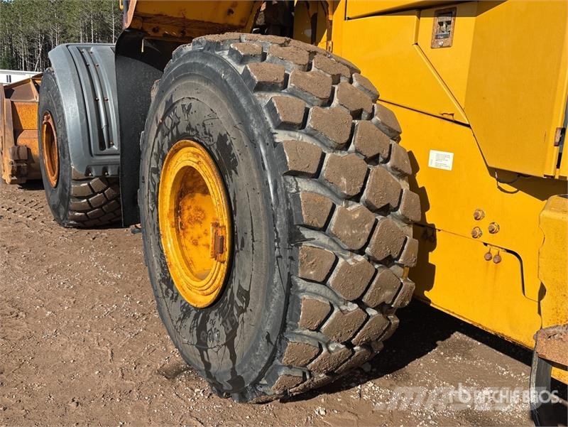 John Deere 824K Wheel Loader Kolové nakladače