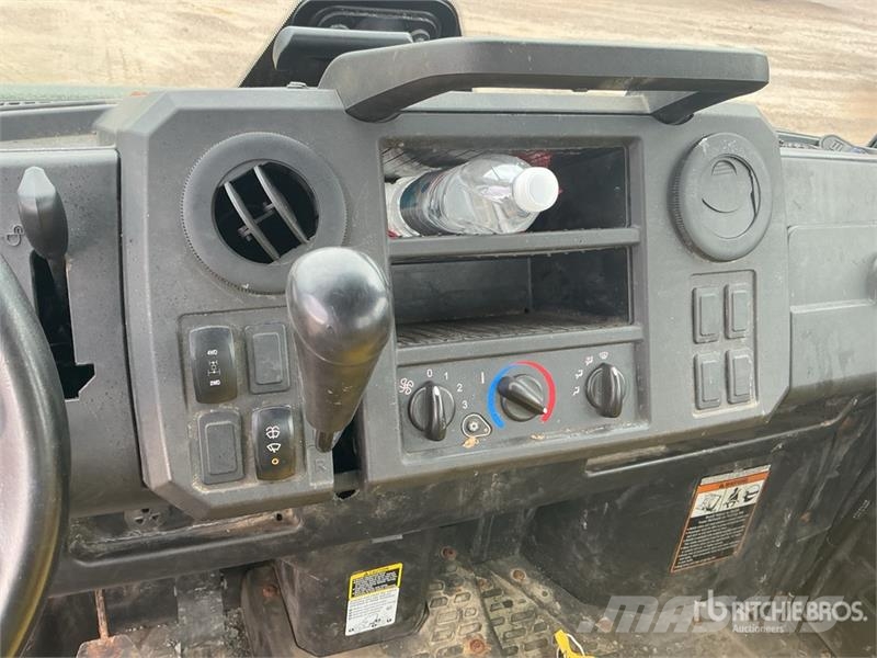 John Deere XUV835M 4x4 Utility Vehicle Pomožni stroji