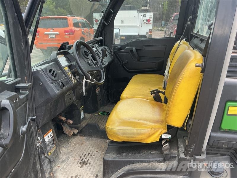 John Deere XUV835M 4x4 Utility Vehicle Pomožni stroji