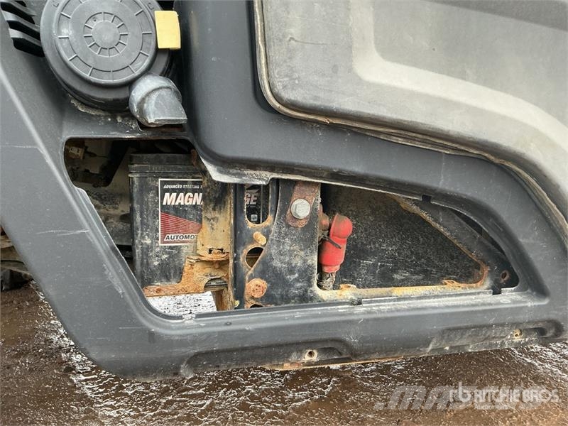 John Deere XUV835M 4x4 Utility Vehicle Pomožni stroji