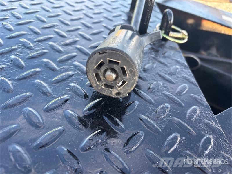 Kaufman 23 ft T/A Equipment Trailer مقطورات مركبات نقل