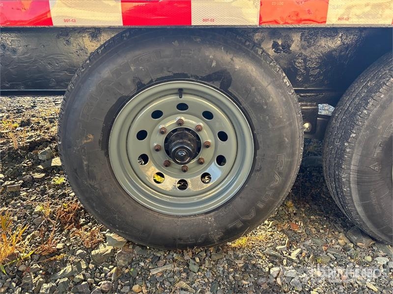 Kaufman 23 ft T/A Equipment Trailer مقطورات مركبات نقل