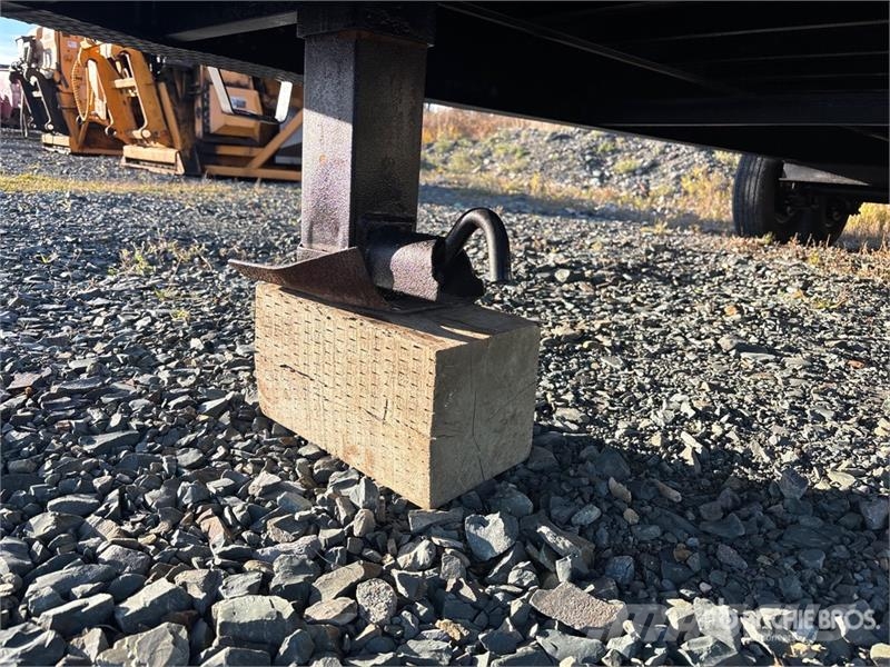 Kaufman 23 ft T/A Equipment Trailer مقطورات مركبات نقل