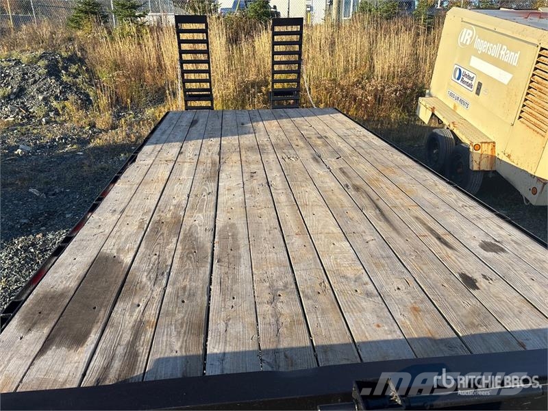 Kaufman 23 ft T/A Equipment Trailer مقطورات مركبات نقل