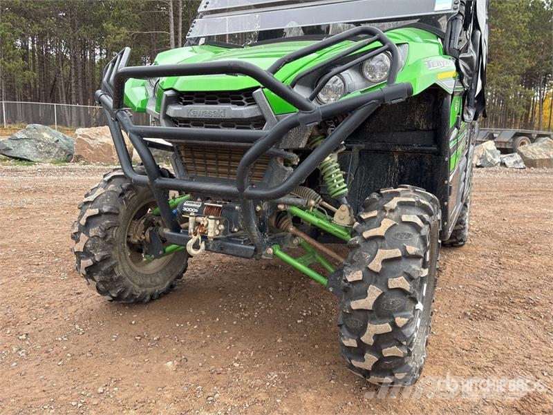 Kawasaki TERYX 4 800 4x4 Side By Side Voiture