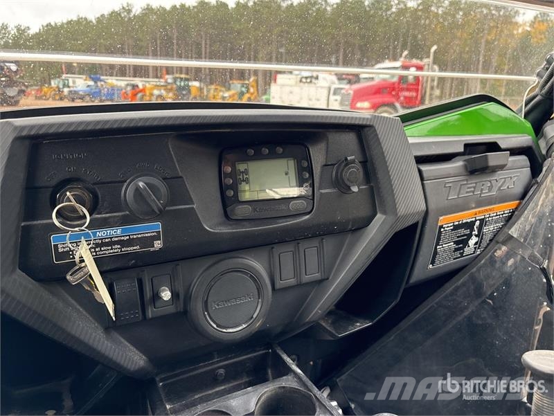 Kawasaki TERYX 4 800 4x4 Side By Side Voiture