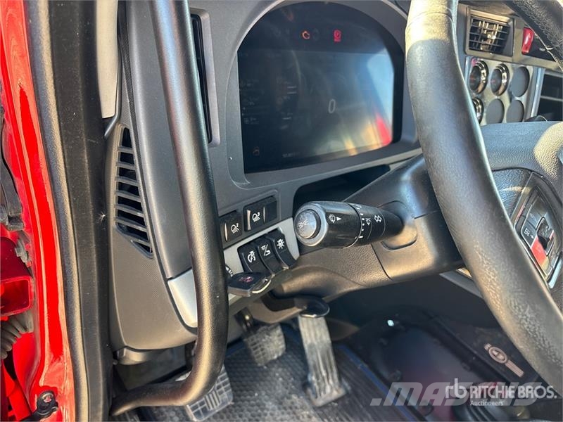 Kenworth T680 وحدات الجر