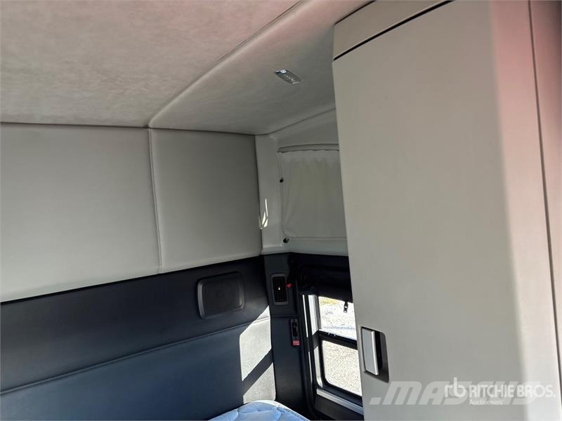 Kenworth T680 وحدات الجر