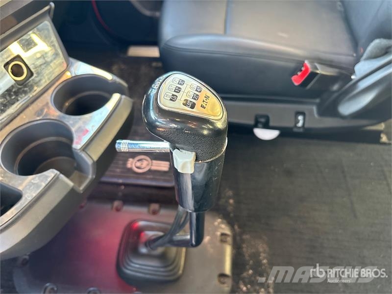 Kenworth T680 وحدات الجر