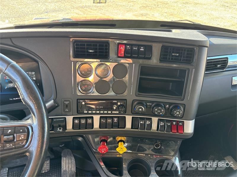 Kenworth T680 وحدات الجر