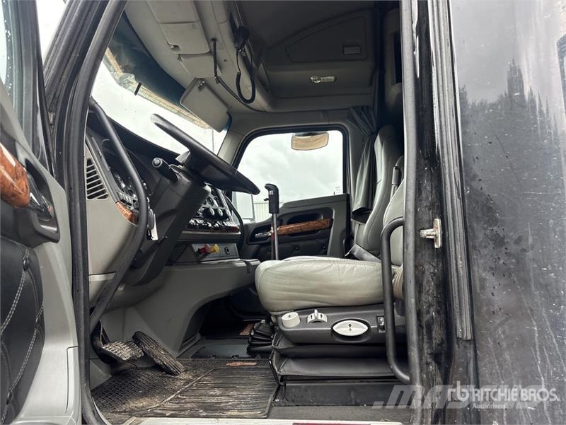 Kenworth T680 6x4 T/A Sleeper Truck Tractor Sadulveokid