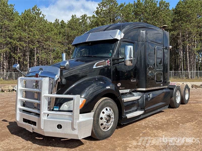 Kenworth T680 6x4 T/A Sleeper Truck Tractor Tegljači