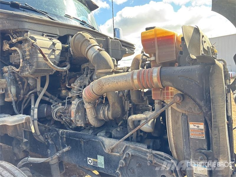 Kenworth T680 6x4 T/A Sleeper Truck Tractor Tegljači