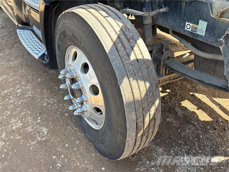 Kenworth T680 6x4 T/A Sleeper Truck Tractor Tegljači