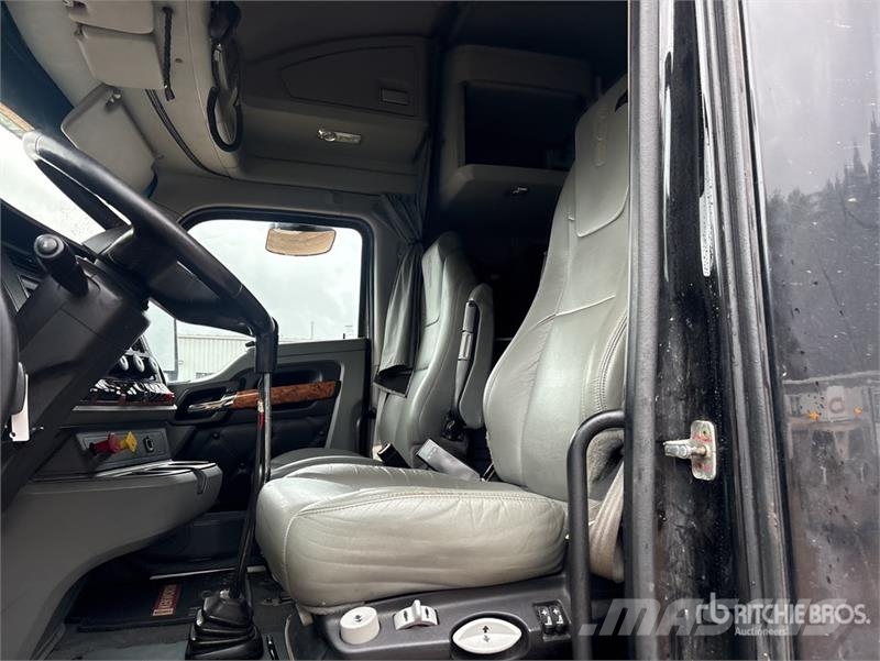 Kenworth T680 6x4 T/A Sleeper Truck Tractor Sadulveokid