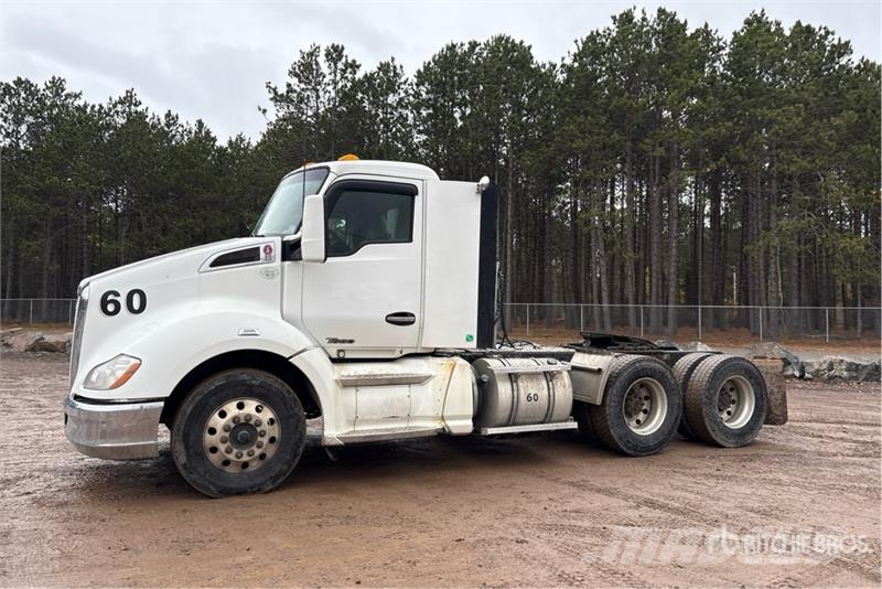 Kenworth T680 6x4 T/A Day Cab Truck Tractor Vlačilci
