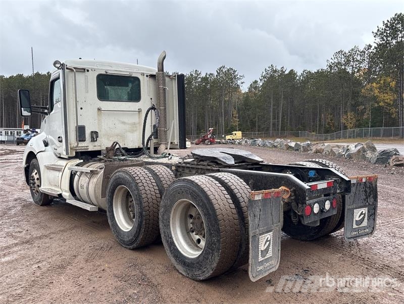 Kenworth T680 6x4 T/A Day Cab Truck Tractor Vlačilci