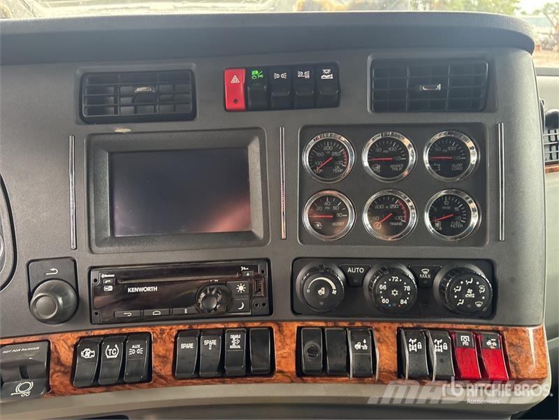 Kenworth T680 6x4 T/A Sleeper Truck Tractor Sadulveokid