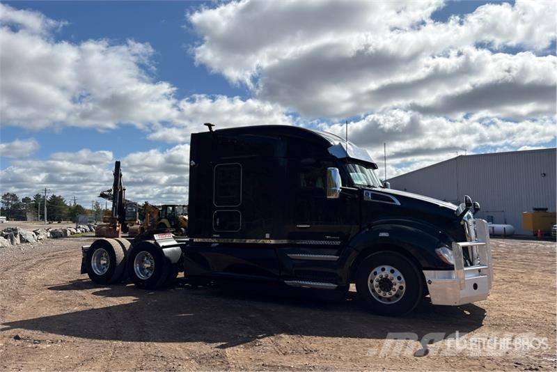 Kenworth T680 6x4 T/A Sleeper Truck Tractor Tegljači