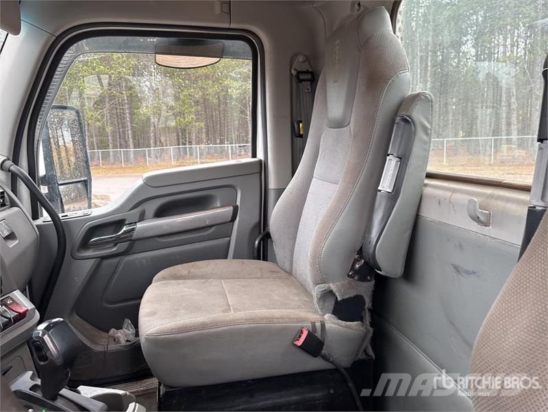 Kenworth T680 6x4 T/A Day Cab Truck Tractor Vlačilci
