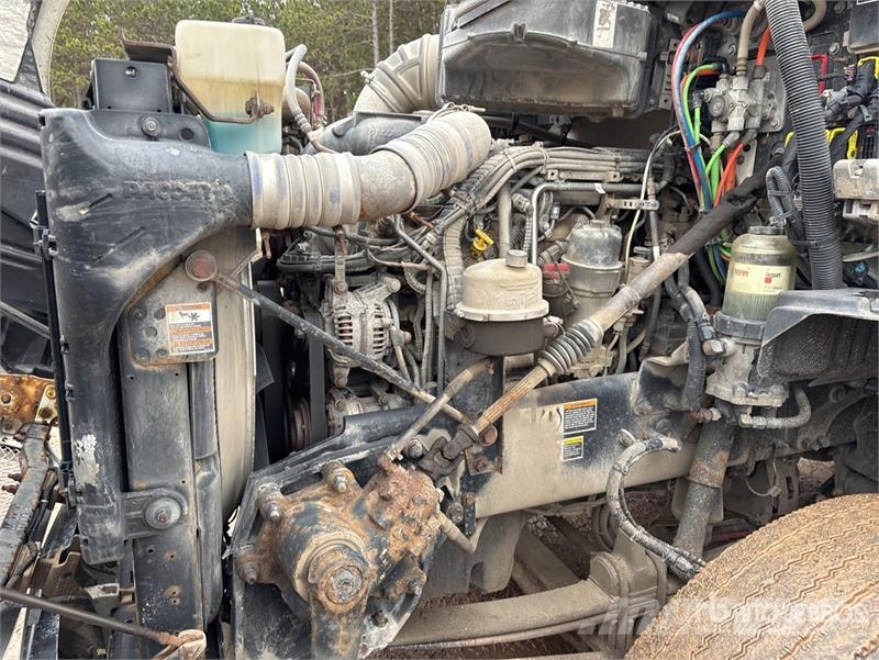 Kenworth T680 6x4 T/A Day Cab Truck Tractor Vlačilci