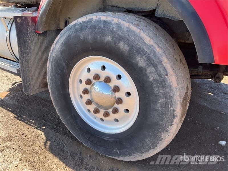 Kenworth T800 6x4 Cab and Chassis Cabine si interior
