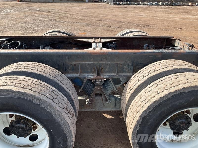 Kenworth T800 6x4 Cab and Chassis Cabine si interior