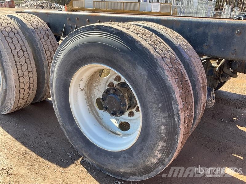 Kenworth T800 6x4 Cab and Chassis Cabine si interior