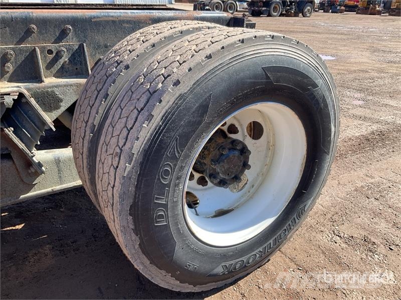 Kenworth T800 6x4 Cab and Chassis Cabine si interior